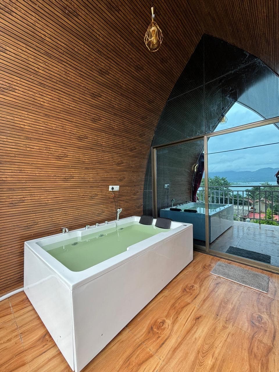 Hydra Hut Jacuzzi Cottage preview 2